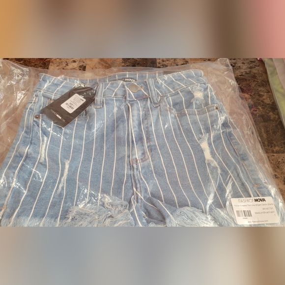 Fashion Nova Striped Denim Shorts *Nwt* - Picture 7 of 9